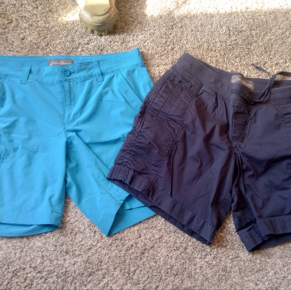 Bundle of Woman's Shorts. Size 6 & 8 ((**5-48**)) - Picture 3 of 7